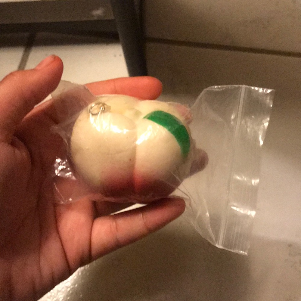 Really slo rising mini peach squishy🍑🍑🍑🍑🍑🍑🍑